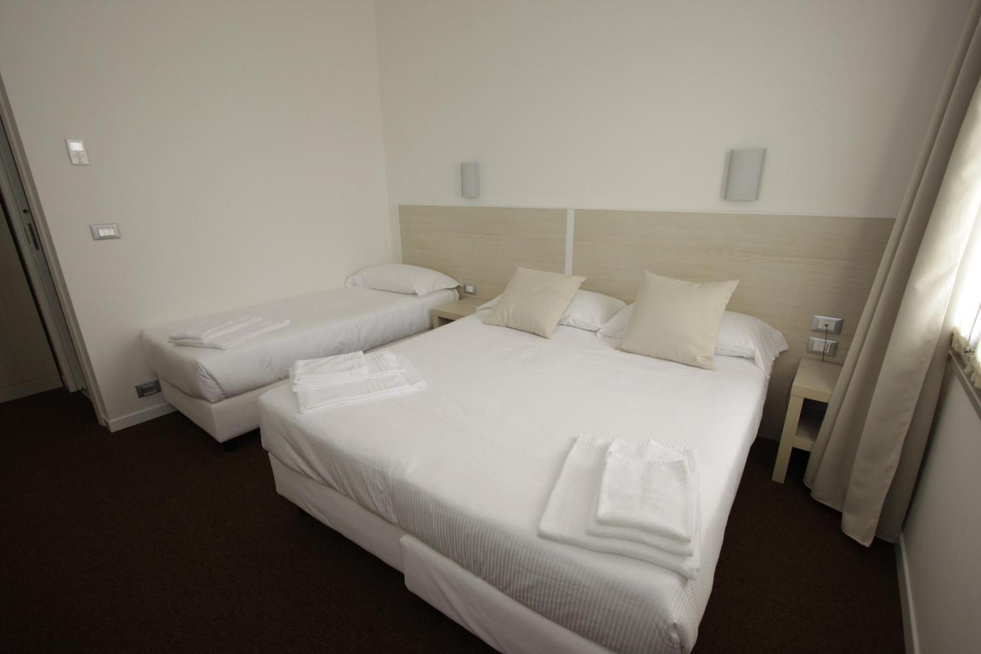 Hotel Paradise Airport Φορλί Εξωτερικό φωτογραφία